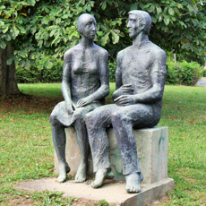 Skulptur Sitzendes Paar